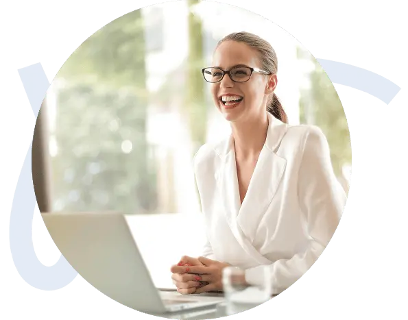 photo femme avec P superposé compressed